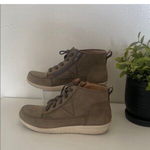 Vionic Zip-Up Comfort Sneakers Size 7 | Walking Shoes